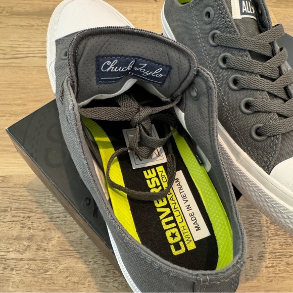 Women's Converse Chuck Taylor II Gray & White Size Women 7.5 New in Box - Picture 3 of 8